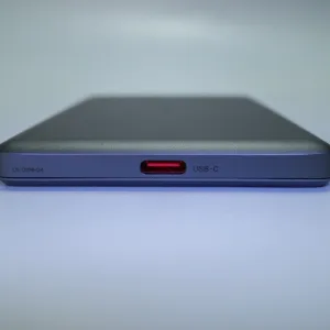 厚さ0.8cm、受領111gの衝撃。TORRAS モバイル バッテリー MagSafe対応 「MiniMag」